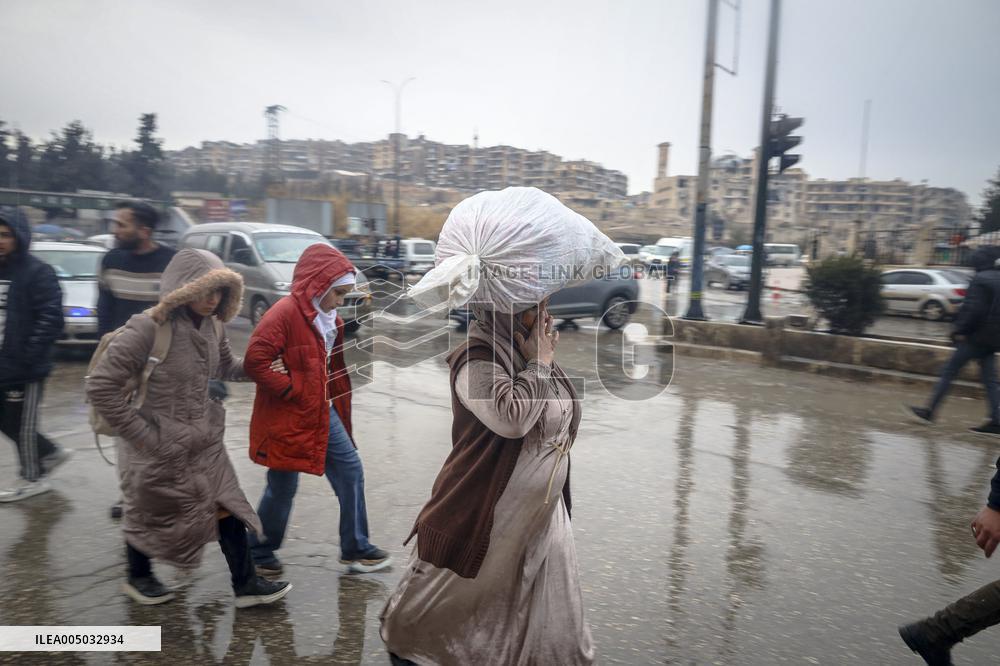 Civilians Flee Aleppo Amid Kurdish-Government Clashes