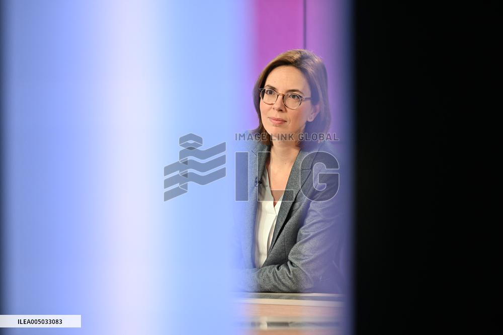 Amelie de Montchalin On Dimanche En Politique - Paris