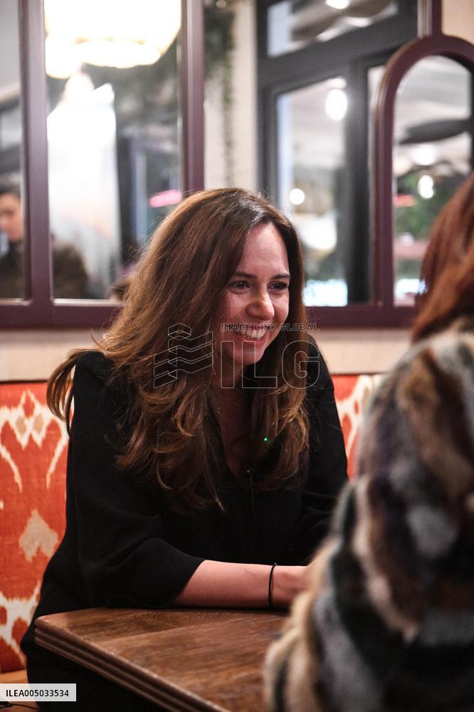 Sarah Knafo Meets Parisians At Cafe - Paris
