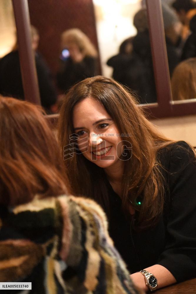 Sarah Knafo Meets Parisians At Cafe - Paris