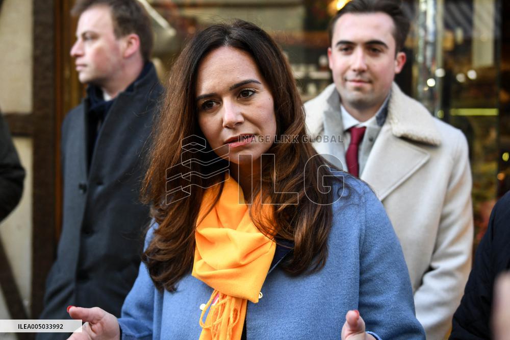 Sarah Knafo At Passy Market - Paris