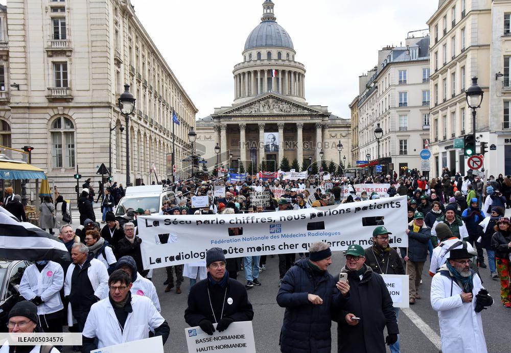 Liberal Doctors Demonstration - Paris