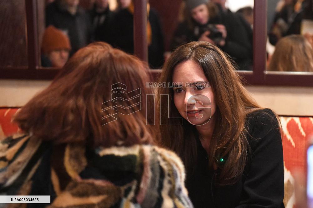 Sarah Knafo Meets Parisians At Cafe - Paris