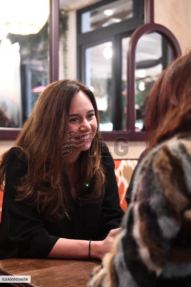 Sarah Knafo Meets Parisians At Cafe - Paris