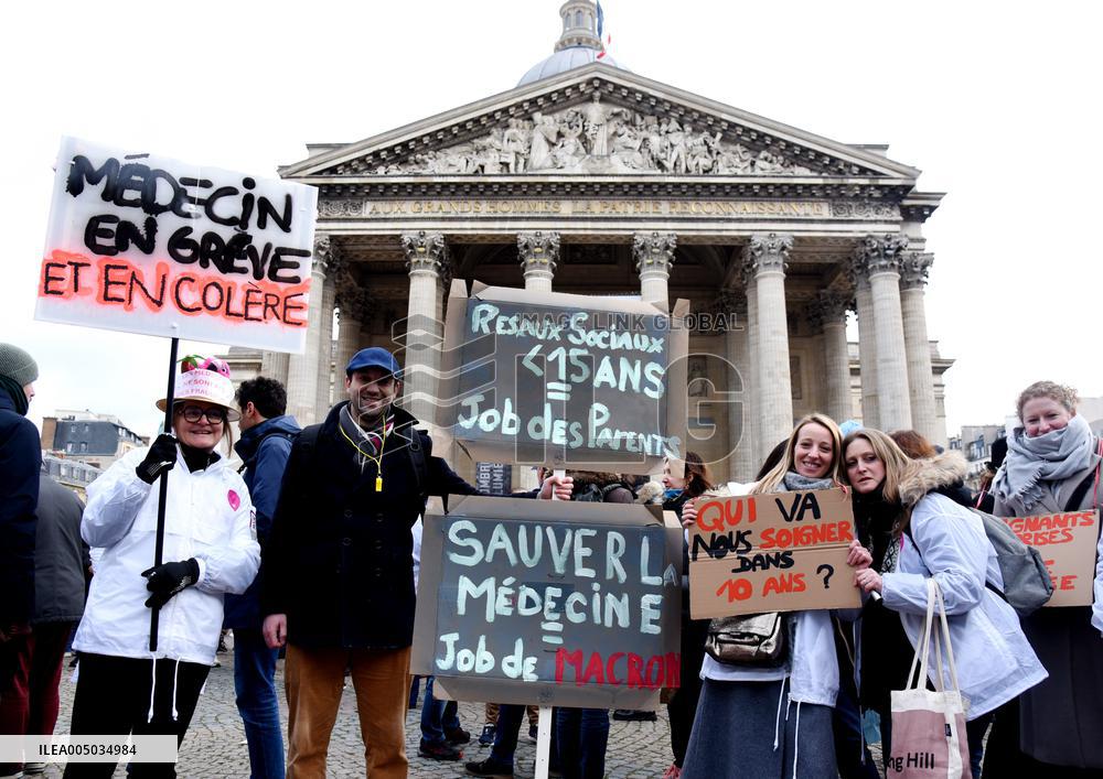 Liberal Doctors Demonstration - Paris