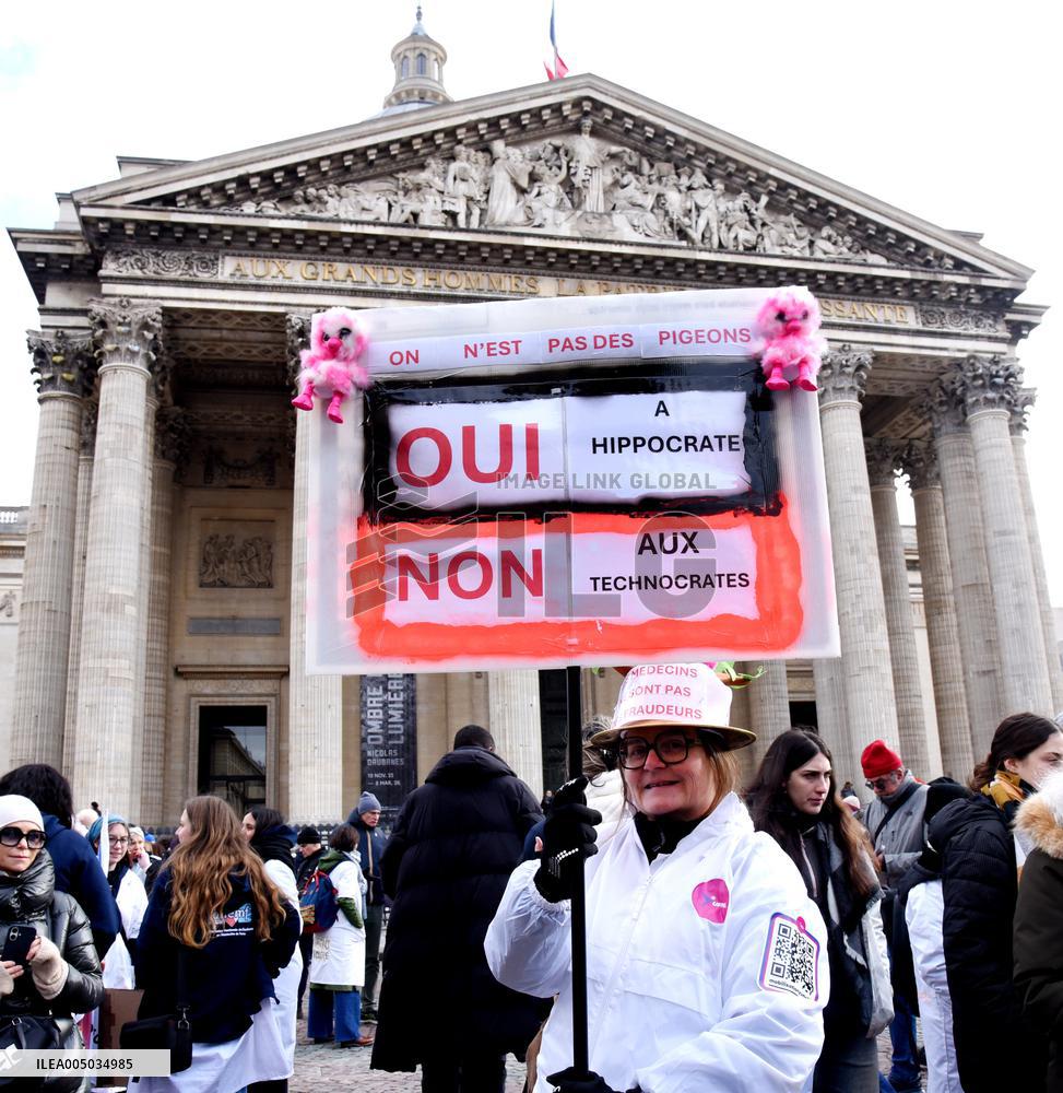 Liberal Doctors Demonstration - Paris