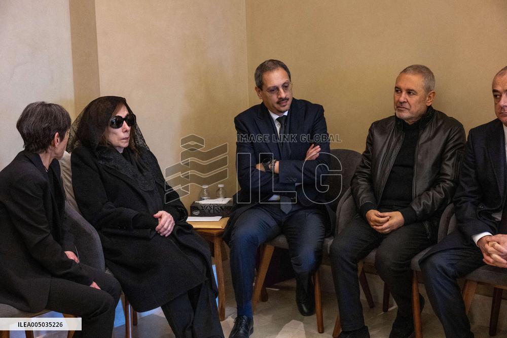Rare Appearance Of Lebanese Singer Fayrouz At Her Son s Funeral - Bikfaya