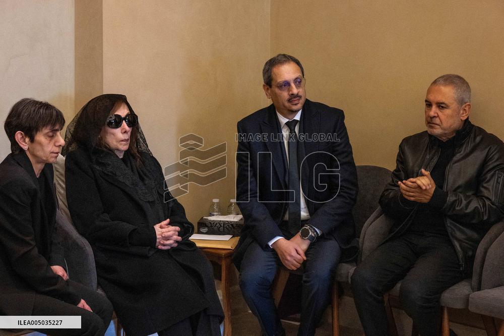 Rare Appearance Of Lebanese Singer Fayrouz At Her Son s Funeral - Bikfaya