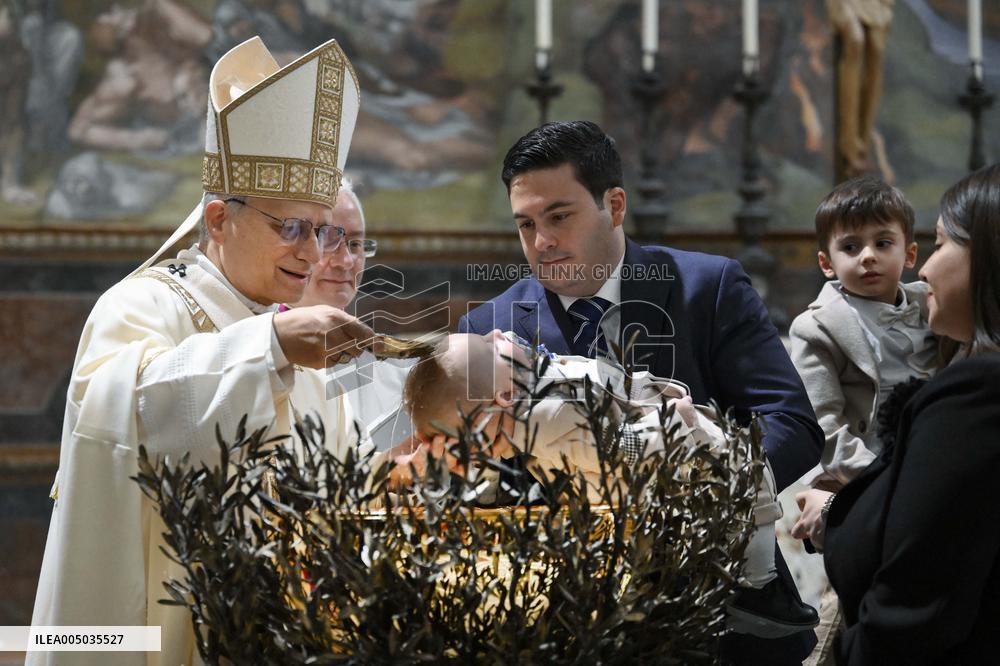 Pope Leo XIV baptizes 20 children In the Sistine Chapel - Vatican