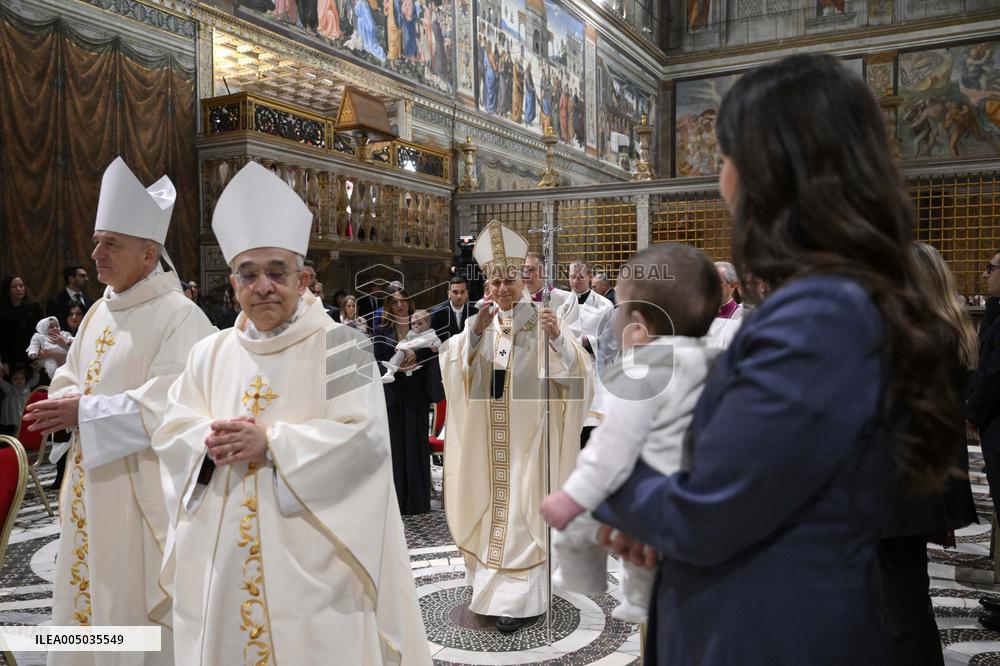 Pope Leo XIV baptizes 20 children In the Sistine Chapel - Vatican