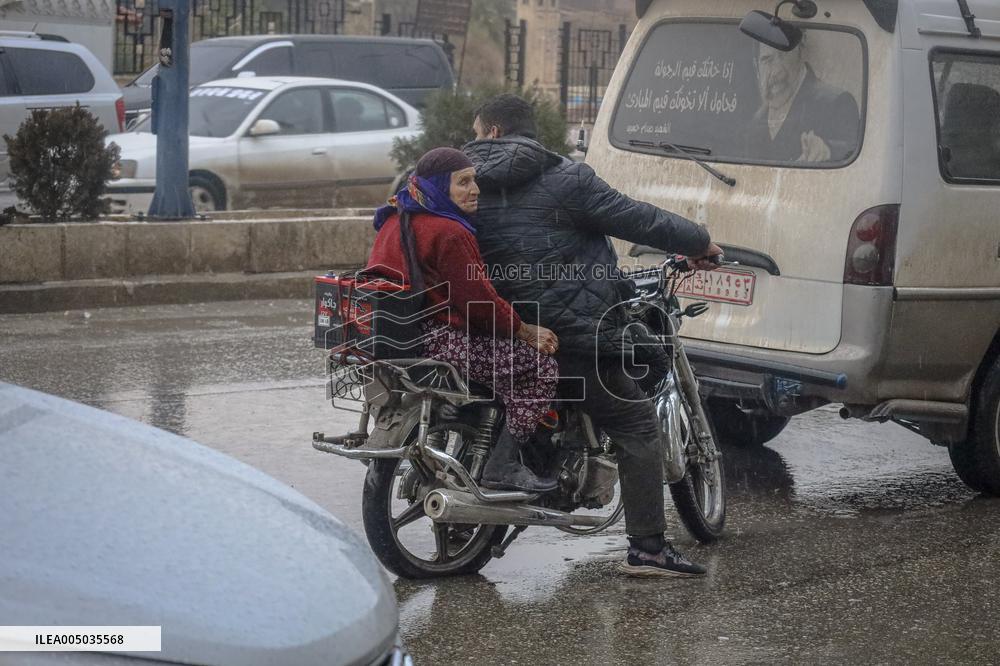 Civilians Flee Aleppo Amid Kurdish-Government Clashes
