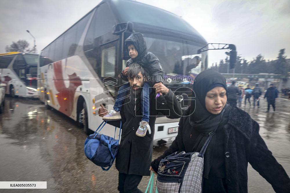 Civilians Flee Aleppo Amid Kurdish-Government Clashes