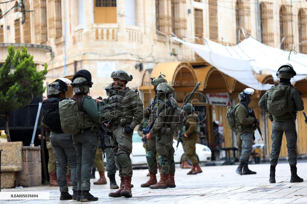 Israeli Forces Secure Streets - Hebron