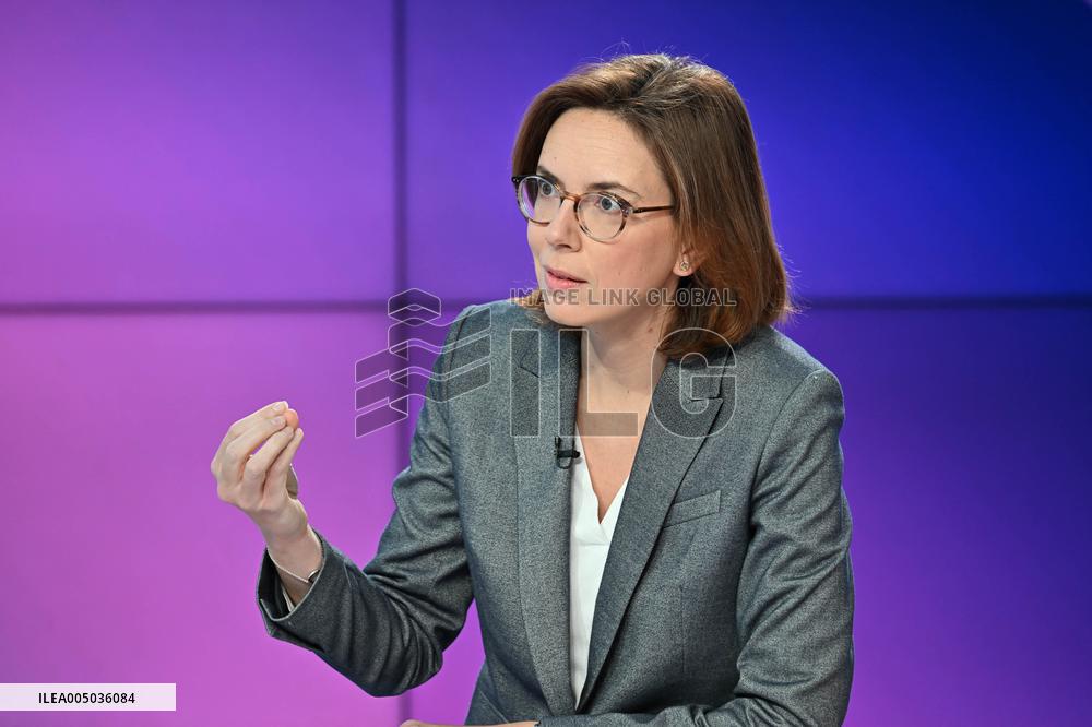 Amelie de Montchalin On Dimanche En Politique - Paris