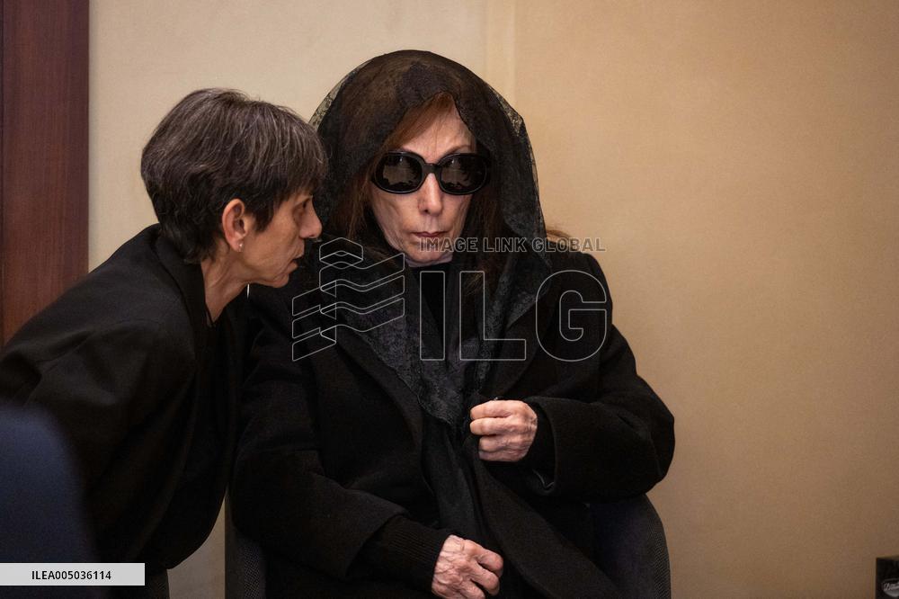 Rare Appearance Of Lebanese Singer Fayrouz At Her Son s Funeral - Bikfaya