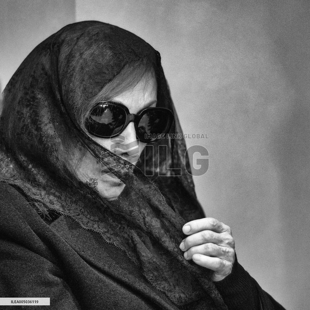 Rare Appearance Of Lebanese Singer Fayrouz At Her Son s Funeral - Bikfaya