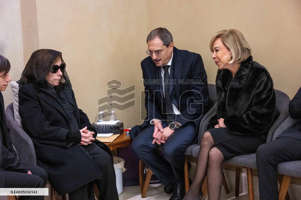 Rare Appearance Of Lebanese Singer Fayrouz At Her Son s Funeral - Bikfaya