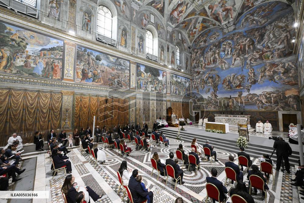 Pope Leo XIV baptizes 20 children In the Sistine Chapel - Vatican