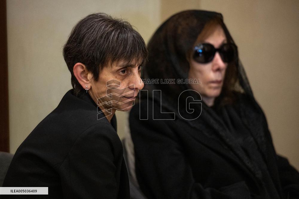 Rare Appearance Of Lebanese Singer Fayrouz At Her Son s Funeral - Bikfaya