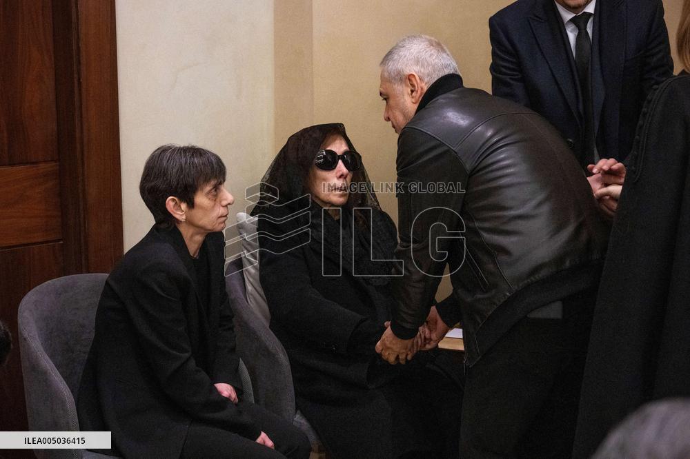 Rare Appearance Of Lebanese Singer Fayrouz At Her Son s Funeral - Bikfaya
