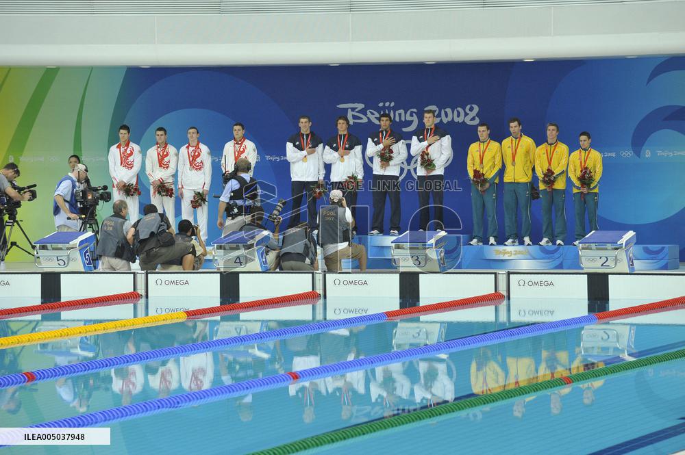 Ryan Lochte Sells Three Gold Medals to Finance His Divorce