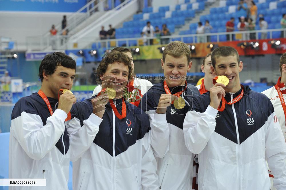 Ryan Lochte Sells Three Gold Medals to Finance His Divorce