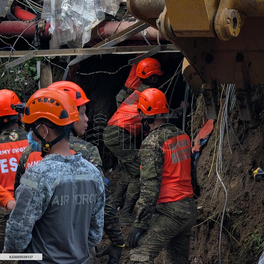 Death Toll in Central Philippine Landfill Collapse Climbs to 6