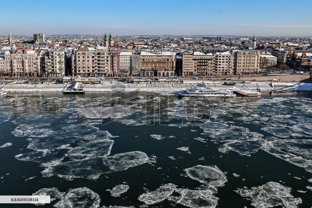 Ice Floes On Danube River In Budapest - Hungary