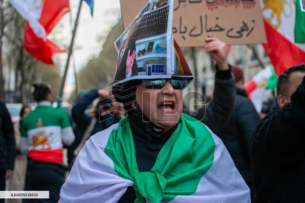 Rally in Support of The Protest in Iran - Paris