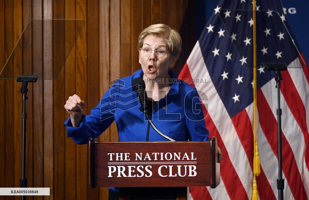 Senator Elizabeth Warren delivers speech on future of Democrats