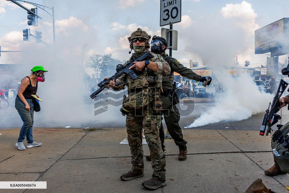 Federal Agents Use Tear Gas on Protesters - Chicago