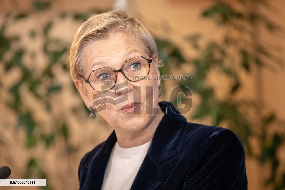 Submission of the report "Influence and Social Networks" to the government - Paris AJ