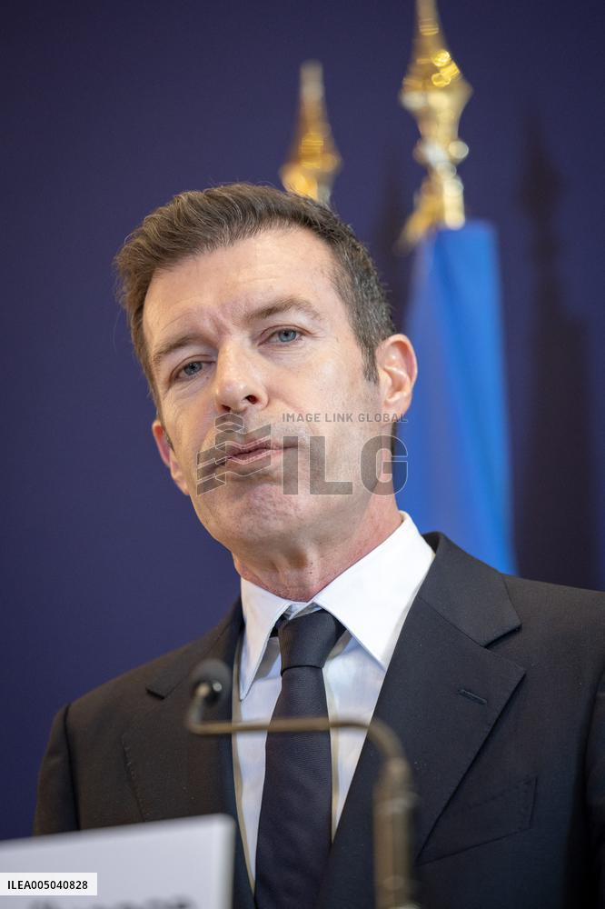 Submission of the report "Influence and Social Networks" to the government - Paris AJ