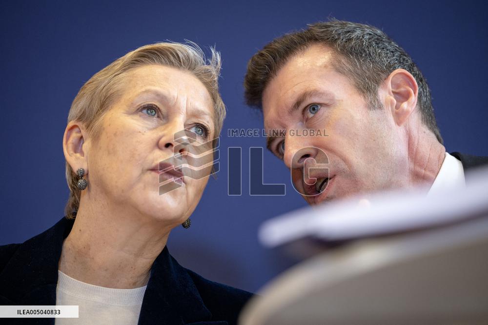 Submission of the report "Influence and Social Networks" to the government - Paris AJ