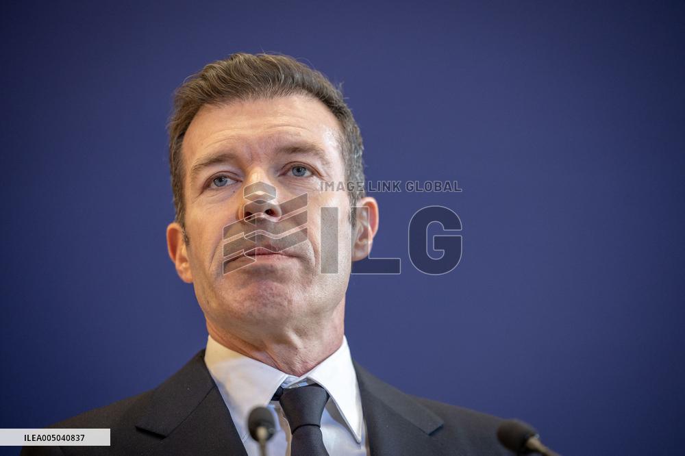 Submission of the report "Influence and Social Networks" to the government - Paris AJ