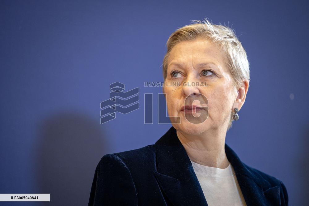 Submission of the report "Influence and Social Networks" to the government - Paris AJ