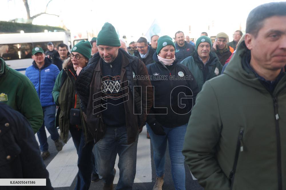 Delegation of Farmers Goes to Matignon - Paris