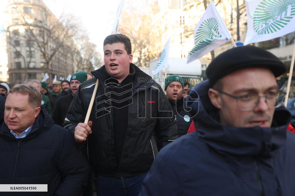 Delegation of Farmers Goes to Matignon - Paris