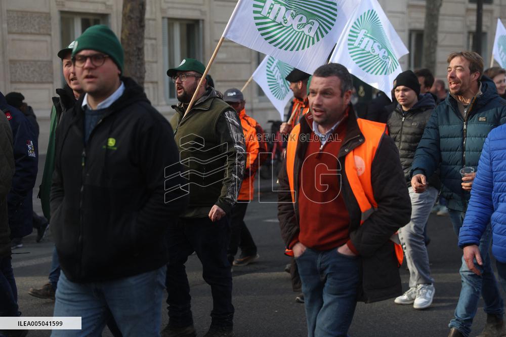 Delegation of Farmers Goes to Matignon - Paris