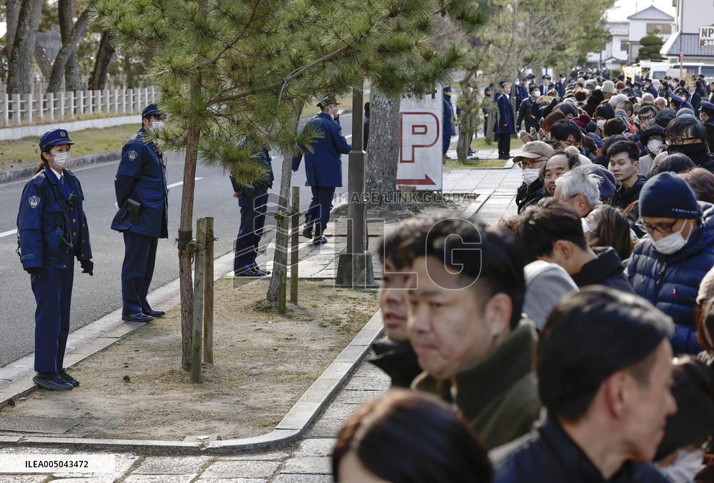 Takaichi, Lee visit Horyu-ji temple
