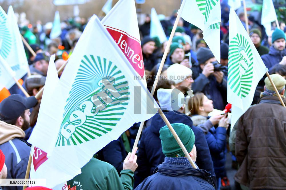 Farmers Protest In Front Of The National Assembly - Paris