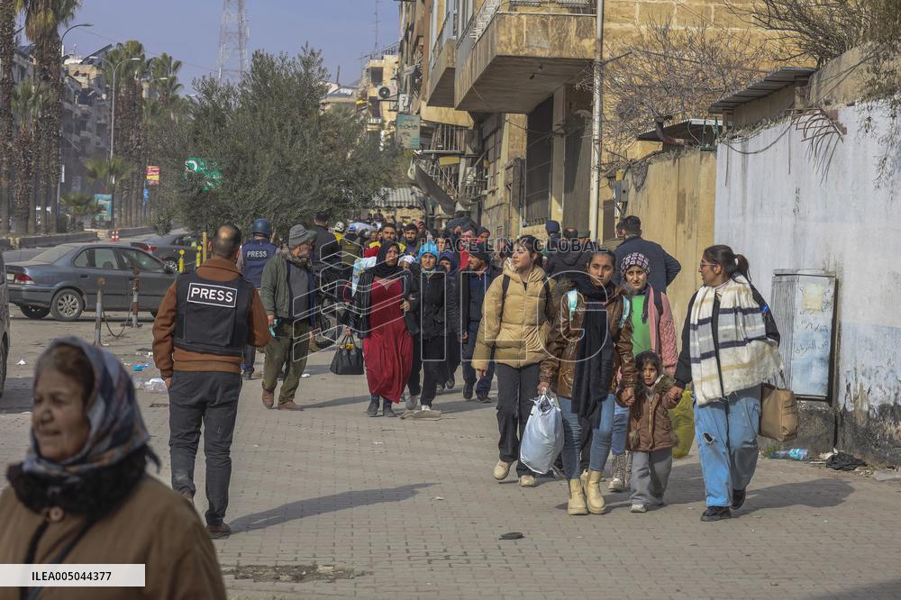 Civilians Flee Aleppo Amid Kurdish-Government Clashes - Syria