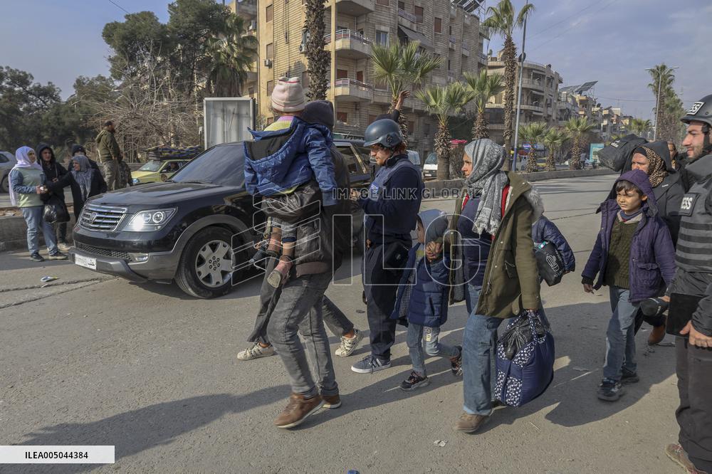 Civilians Flee Aleppo Amid Kurdish-Government Clashes - Syria
