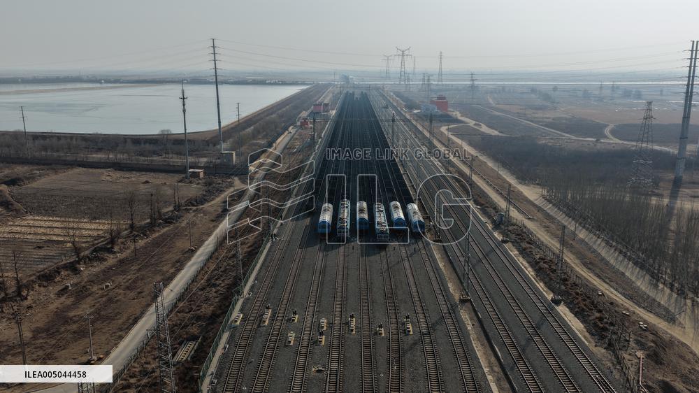 Seven 5,000-Tonne Heavy-Haul Freight Trains After an Inaugural Trial - China