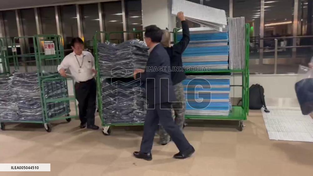 Japan: Heavy Snow Leaves 800 Passengers Stranded Overnight at New Chitose Airport 2