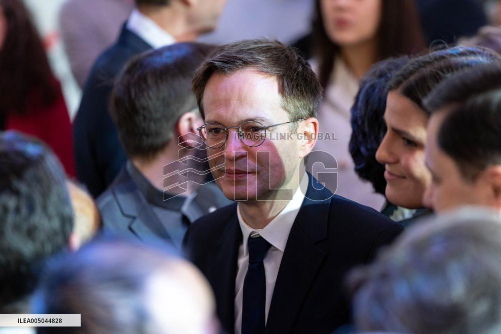 Paris' Mayor delivers a speech for the 2026 whishes - Paris AJ