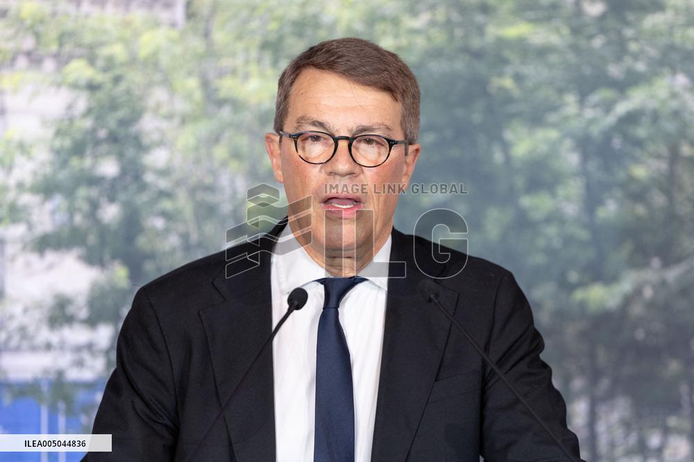 Paris' Mayor delivers a speech for the 2026 whishes - Paris AJ