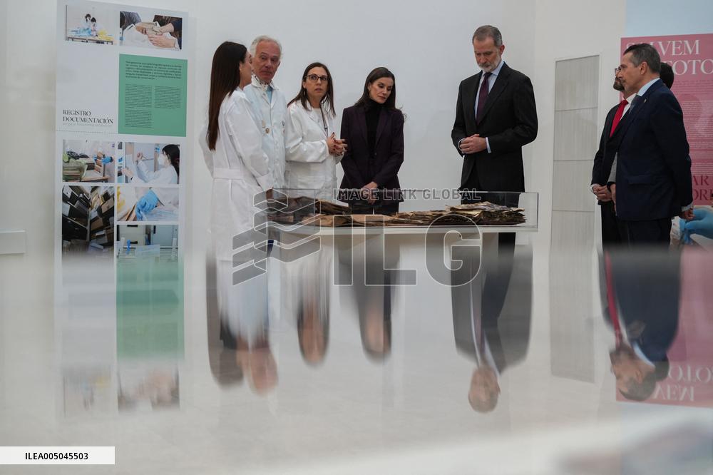 Royals Visit the Project to Recover the Photographs of The Dana - Valencia