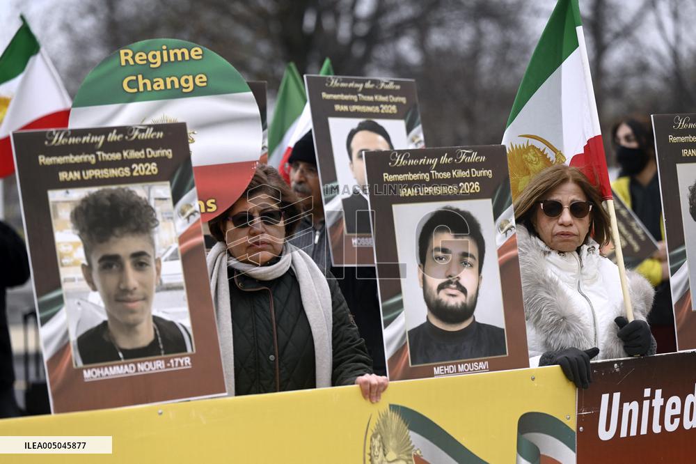Iranians hold a rally  in Washington DC to call for a change of government in Iran