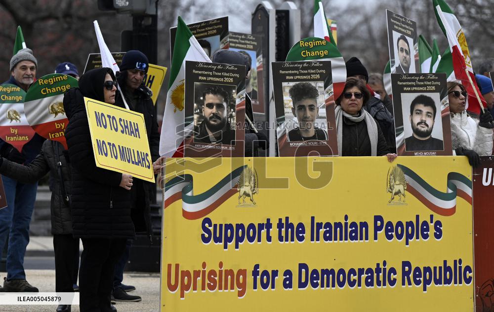 Iranians hold a rally  in Washington DC to call for a change of government in Iran